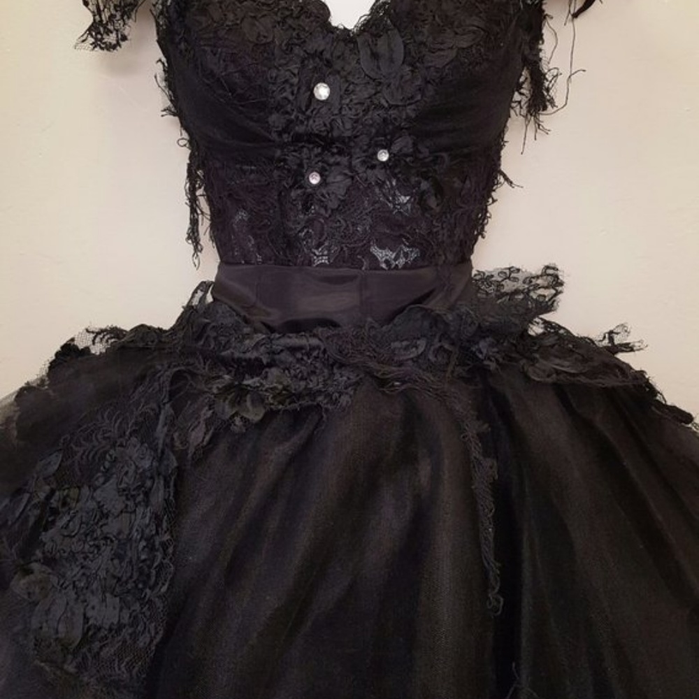 BELLA BLACK SWAN Goth Corset Wedding Gown Set - Picture 7 of 9